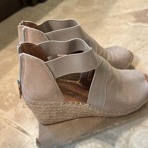 Gentle Souls wedge sandals, size 9
